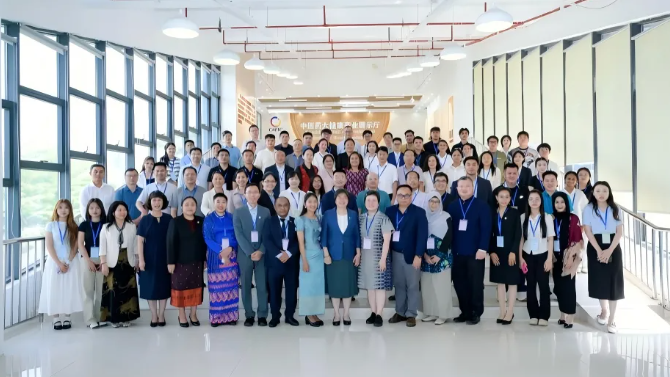 农机所专家在中国—东盟科技减贫合作交流会作专题报告