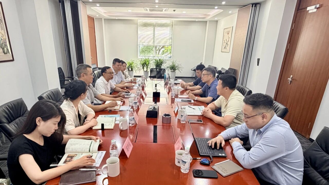 广东省人民政府驻上海办事处范世尧主任一行到访雅本化学