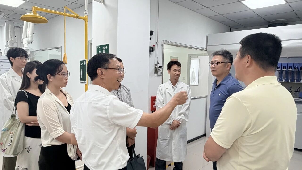 广东省人民政府驻上海办事处范世尧主任一行到访雅本化学